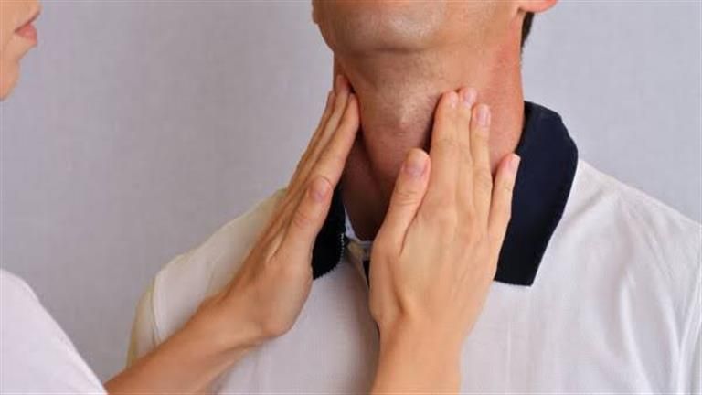 أبرزها التشنجات.. أعراض غير شهيرة لسرطان الغدة الدرقية
