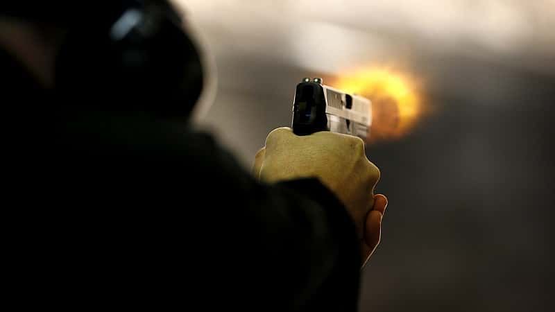 الامارات | أمريكي يقتل 3 من أفراد أسرته رميًا بالرصاص