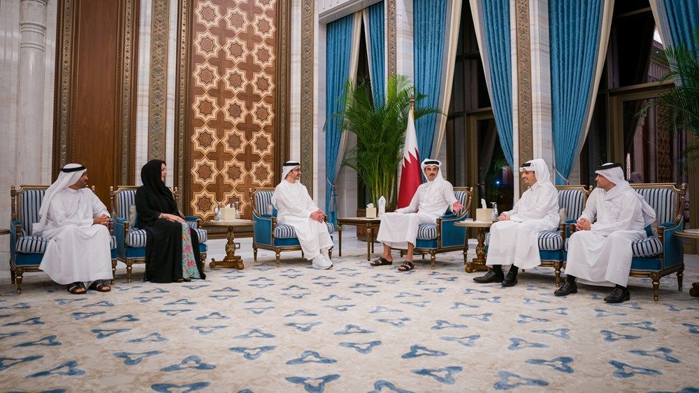 أمير قطر يستقبل عبدالله بن زايد