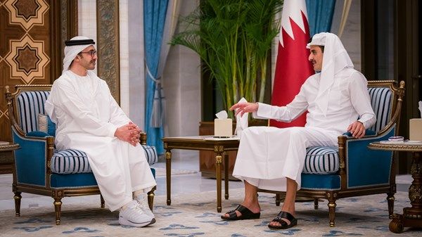 أمير قطر يستقبل عبدالله بن زايد