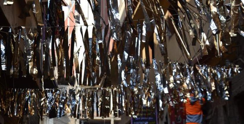 شوارع كفر الشيخ تتحول إلى لوحات فنية بزينة رمضان: «عملناها من الورق والأكياس»