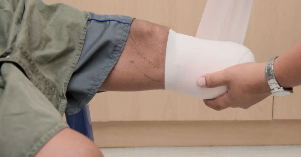 الامارات | شاب صيني  يبتر ساقيه للحصول على 1.3 مليون دولار