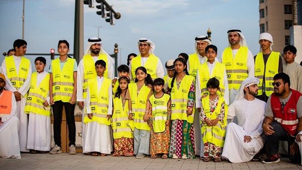 سالم القاسمي يشارك بتوزيع وجبات كسر صيام في «رمضان أمان»