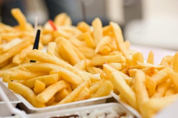 «من غير زيت».. طريقة عمل أصابع البطاطس المقرمشة المقلية