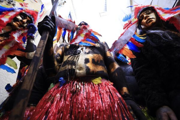 "مهرجان الزامبو" تقليد غريب قبل الصوم عند الطوائف المسيحية الشرقية.. فيديو وصور