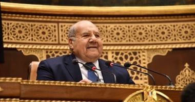 رئيس مجلس الشيوخ ممازحا النواب لعدم وجود أعضاء لجنة الخارجية: كلهم بره مصر