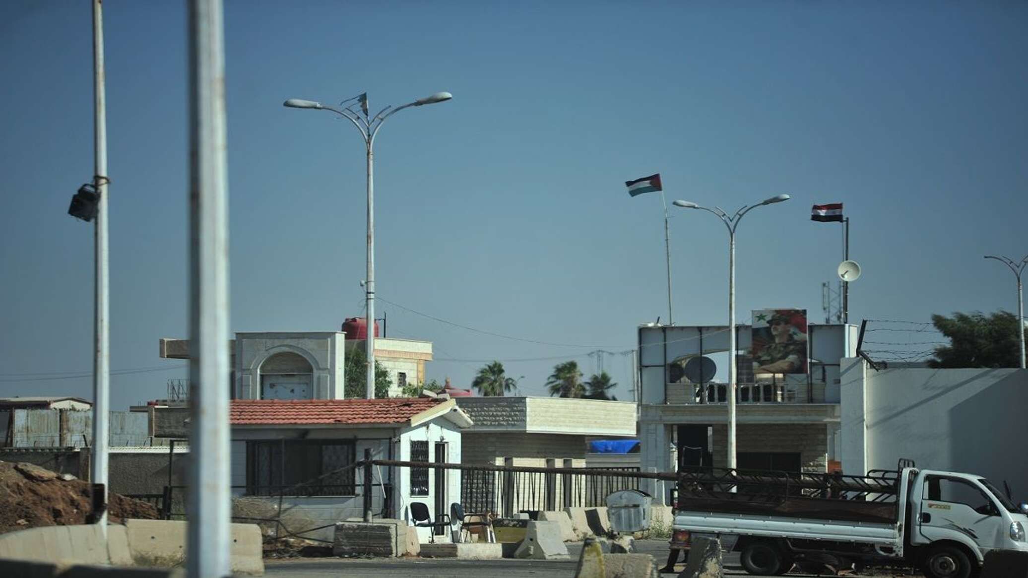 انفجارات عنيفة تهز الحدود السورية الأردنية