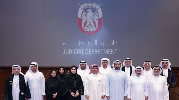 13 من كتاب العدل الخاص الجدد يؤدون اليمين القانونية