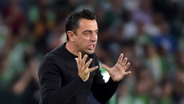 تشافي مهدد بالغياب عن مباريات برشلونة حتى الكلاسيكو