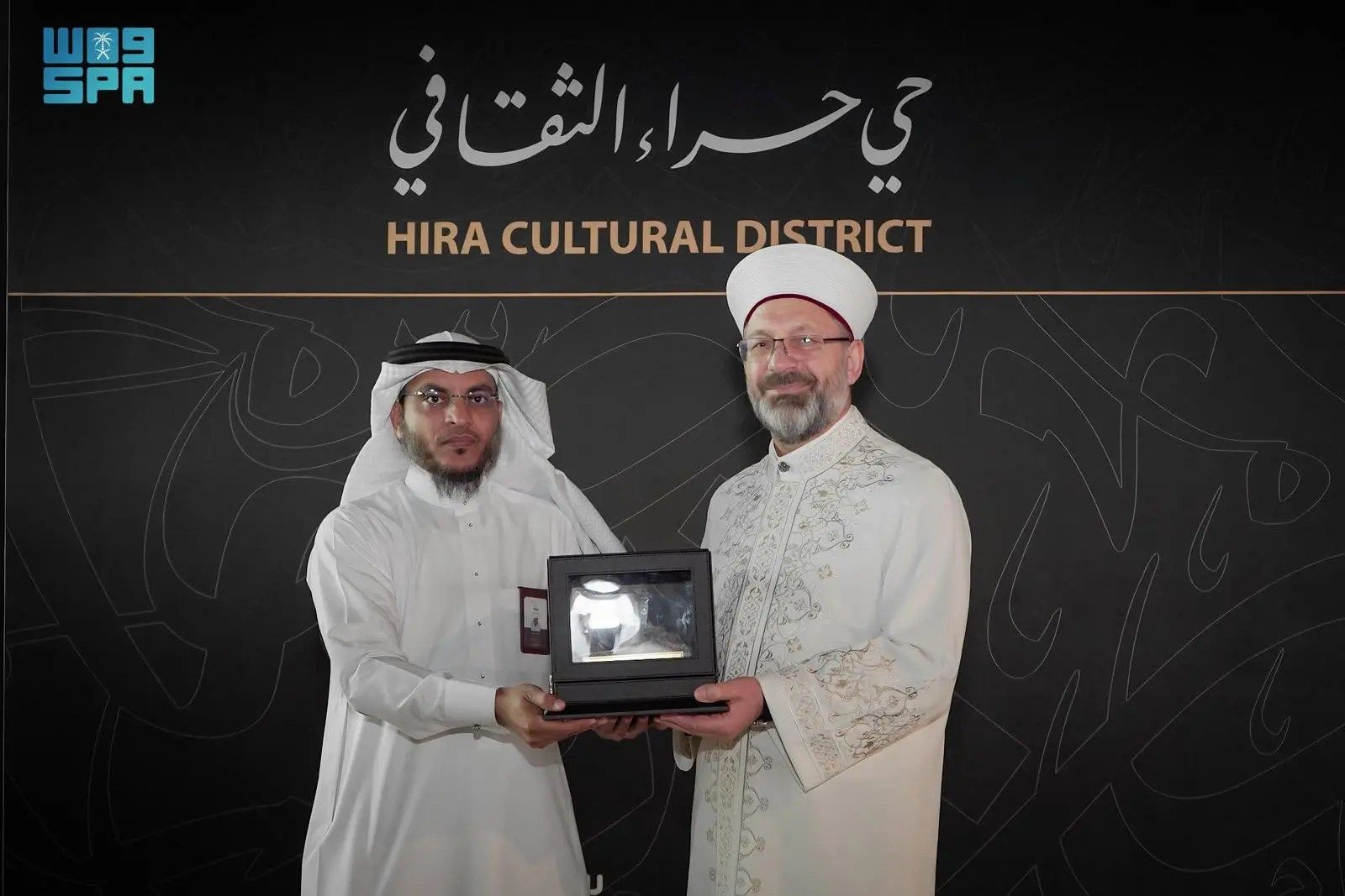 السعودية | رئيس الشؤون الدينية بالجمهورية التركية يزور حي حراء الثقافي