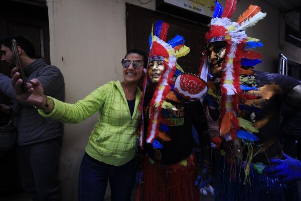 "مهرجان الزامبو" تقليد غريب قبل الصوم عند الطوائف المسيحية الشرقية.. فيديو وصور