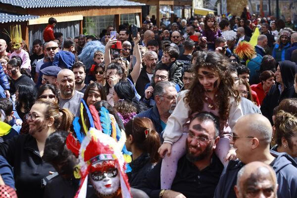 "مهرجان الزامبو" تقليد غريب قبل الصوم عند الطوائف المسيحية الشرقية.. فيديو وصور