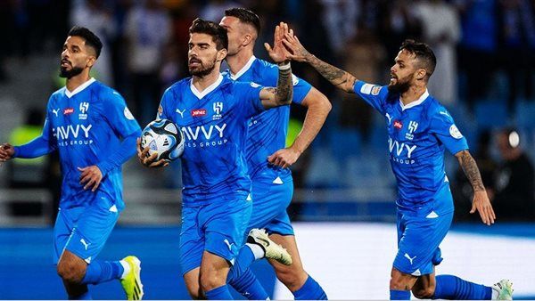 4 مواجهات تهدد قطار الهلال في الدوري السعودي