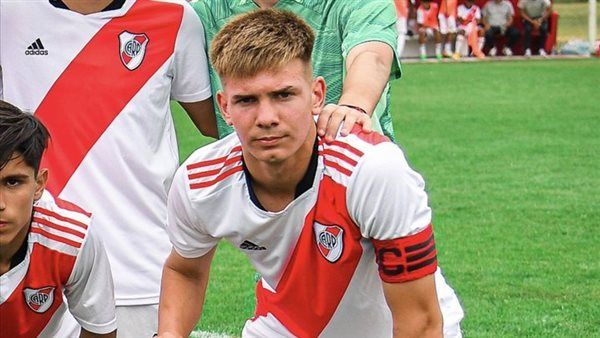 هدف ريال مدريد وبرشلونة يوقع على تعاقد مع ناديه ويرفع الشرط الجزائي