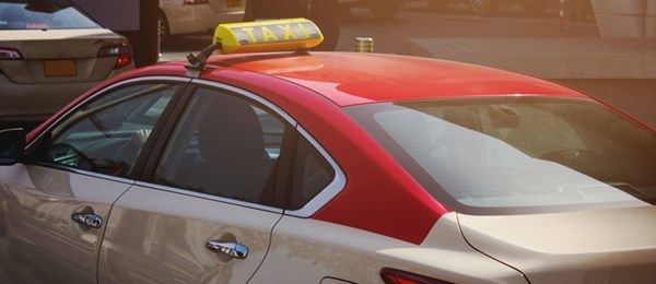 "طرق دبي" تطلق مبادرة الشاشات التفاعلية في مركبات الأجرة