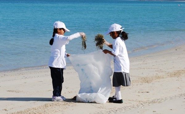 "بيئة أبوظبي": 100 متطوع يساهمون في جمع 600 كيلوغرام من النفايات في أبوظبي