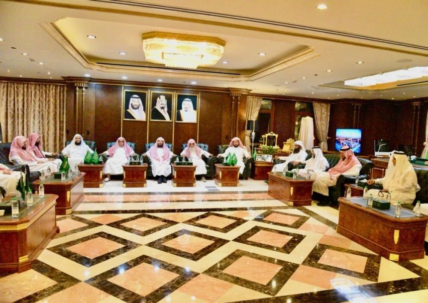 السديس: تعزيز المهام الدينية لأئمة ومؤذني الحرمين في رمضان