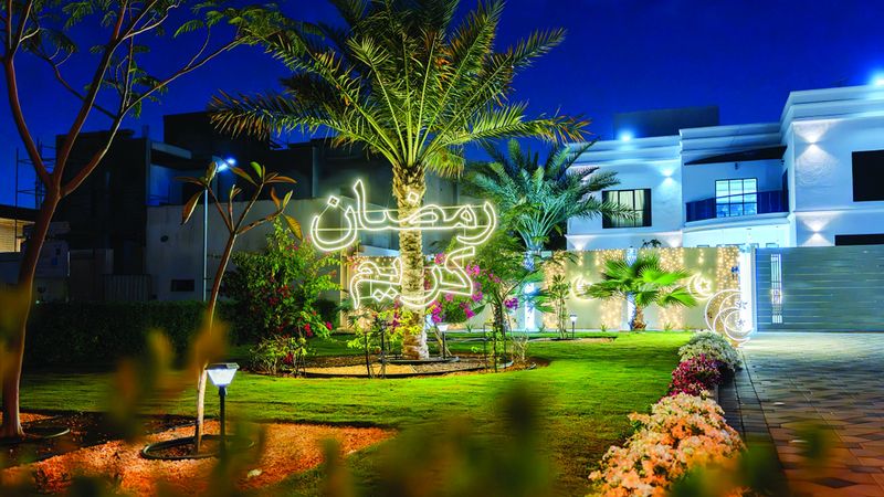 الامارات | بيوت دبي تزداد جمالاً بأضواء وزينة الشهر الفضيل