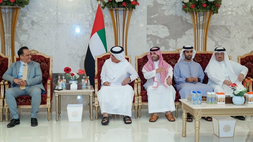 سعود بن صقر يستقبل عدداً من القناصل لدى الدولة