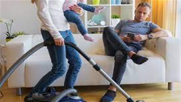 بعد 26 سنة زواج.. رجل يدفع رقما خرافيا لزوجته السابقة والسبب صادم