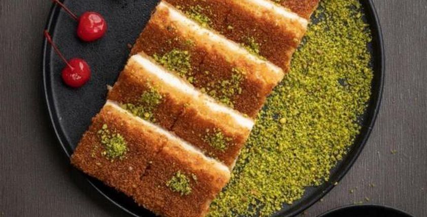 طريقة عمل البسبوسة العادية بالزبادي.. «أحلى وأطعم من المحلات»