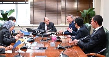 وزير التجارة يبحث مع وفد شركة عالمية خططها بالسوق المصرى