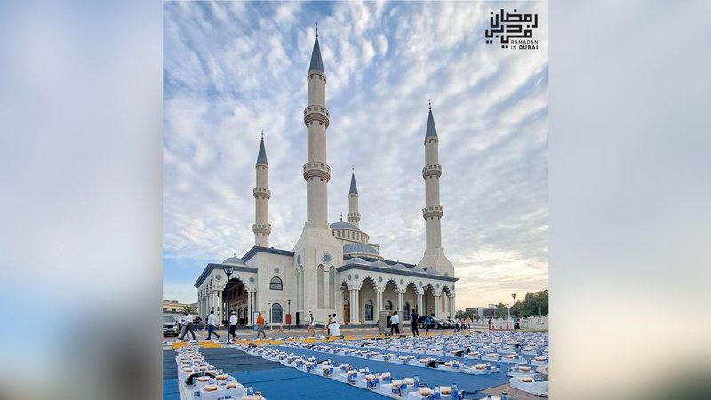 الامارات | مآذن دبي.. وكأنها تلامس السماء