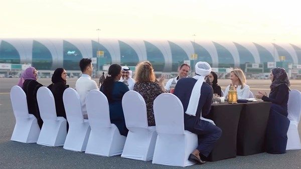 مأدبة رمضانية على مدرج الطائرات بمطار دبي