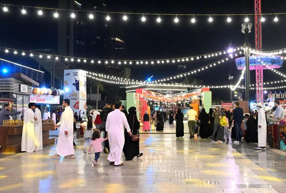 فعاليات وعروض تراثية..  نادي اليخوت بجدة يستقطب الزوار خلال ليالي رمضان