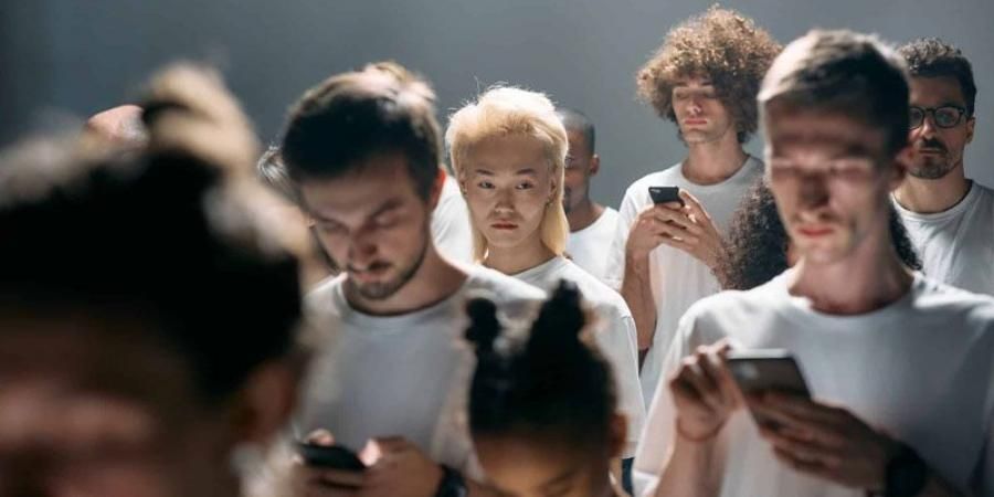 الامارات | شباب اليوم أقل سعادة من أجدادهم... ما السبب؟