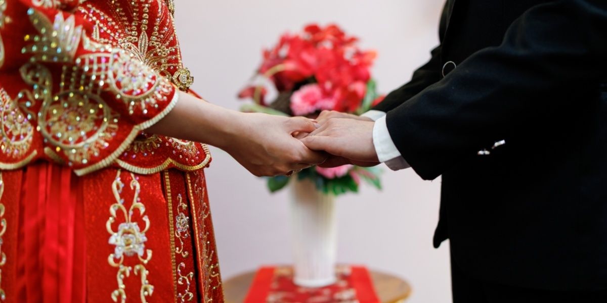 الامارات | صيني يتراجع عن الزواج بعد رسالة غريبة تحذره من "المسؤولية" !
