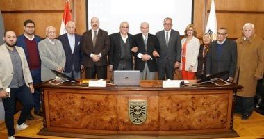 وزير سابق يطالب بربط البحث العلمي والجامعات بالصناعة الوطنية