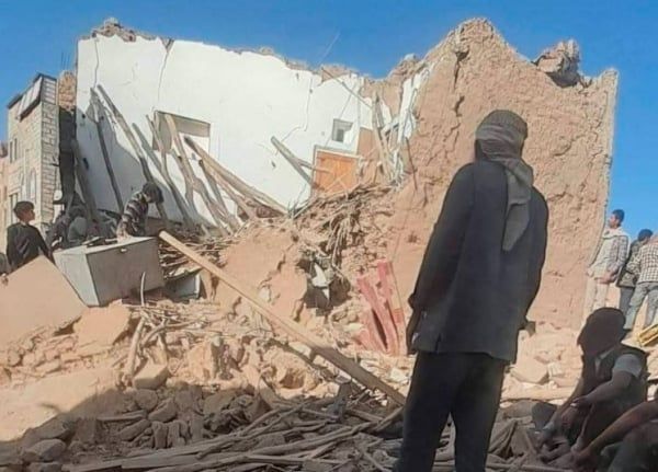 منظمة حقوقية: 4 من ضحايا "رداع" قتلوا بقذيفة أطلقها الحوثيون باتجاه مواطنين تدخلوا لإسعاف مصابين