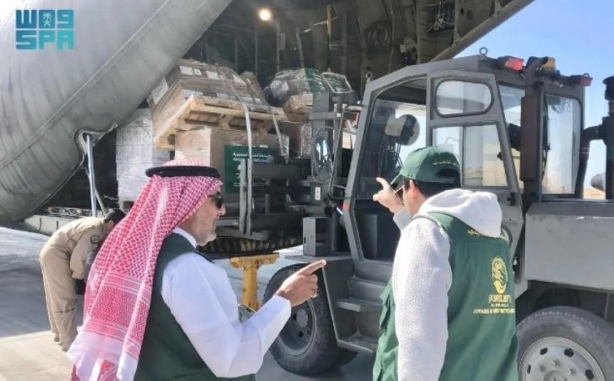 صور.. وصول الطائرة السعودية الـ 41 لإغاثة غزة