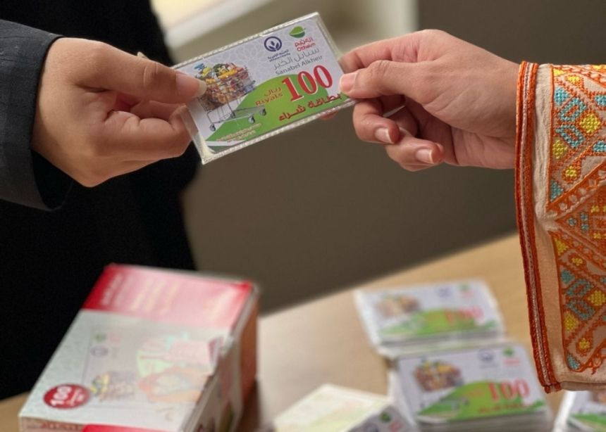 "فتاة الأحساء" توزع 700 سلة غذائية ضمن حملة "أيام معدودات" الخيرية