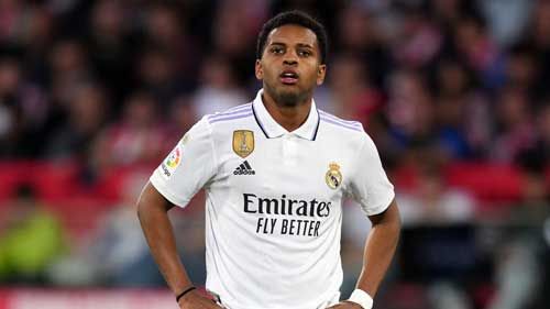 مبابي يمهد طريق خروج نجم ريال مدريد للدوري الإنجليزي