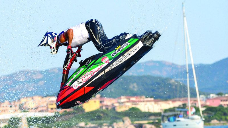 الامارات | كأس العالم للدراجات المائية يغازل الملا