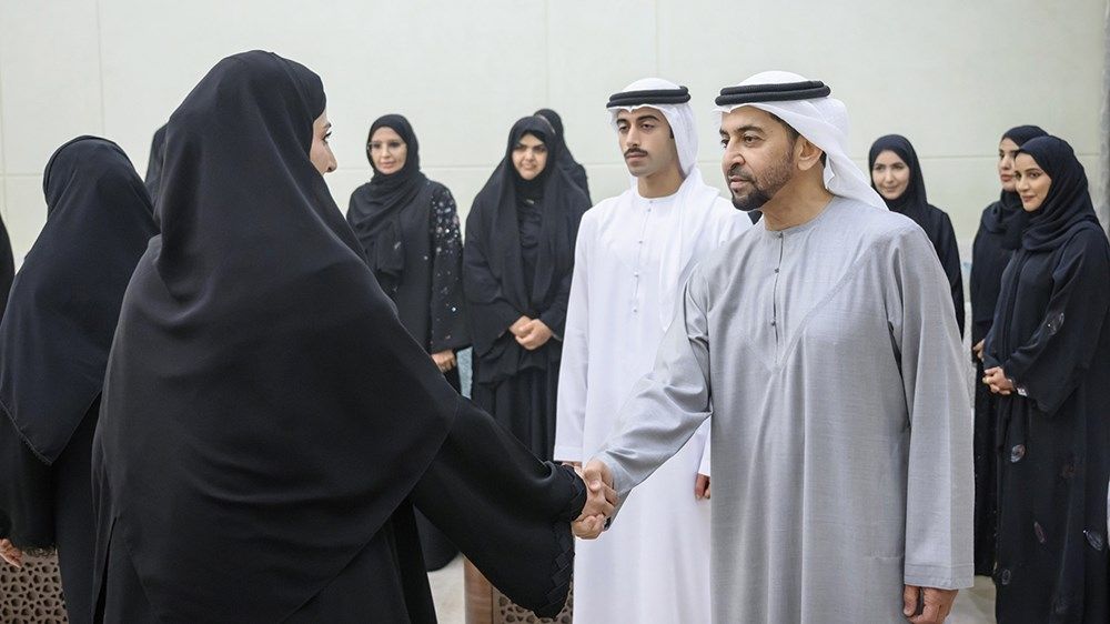 حمدان بن زايد يستقبل المهنئين بشهر رمضان المبارك