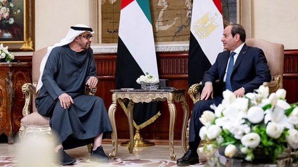 رئيس الدولة والرئيس المصري يبحثان العلاقات الأخوية ومستجدات المنطقة