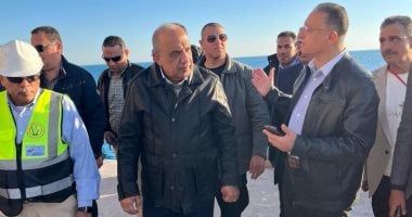 وزير قطاع الأعمال يتفقد شركة سيناء للمنجنيز بأبو زنيمة ويفطر مع العاملين.. صور