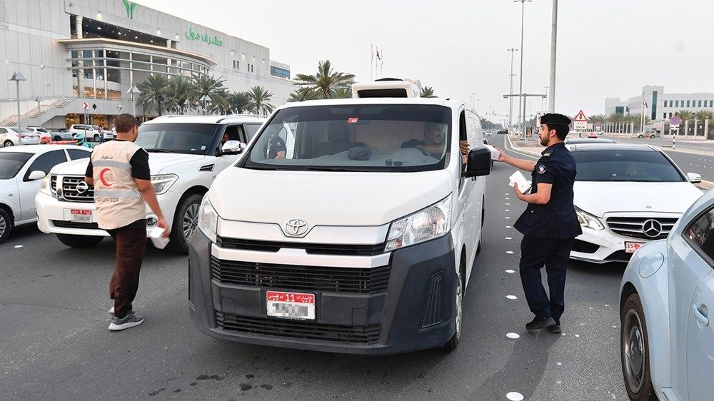 «الهلال الأحمر» يوزع 42 ألف وجبة «كسر الصيام» عبر 7 مواقع بأبوظبي