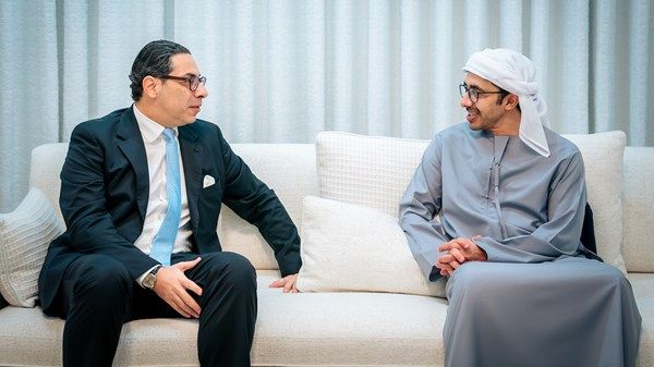 عبدالله بن زايد يثمن دور قبرص في مبادرة الممر البحري لإيصال مساعدات إلى غزة