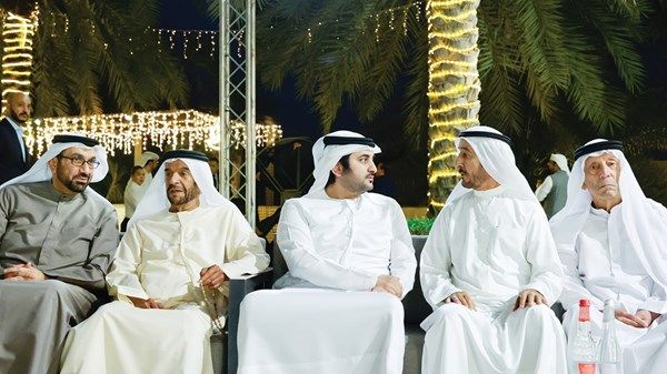مكتوم بن محمد والشيوخ يزورون مجلس هشام القاسم في دبي