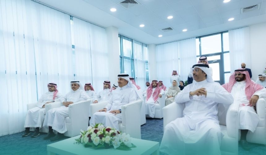 وزير النقل يناقش تعزيز التعاون والشراكات الإستراتيجية مع نظيره البحريني