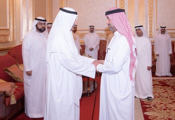 حمد الشرقي يستقبل المهنئين بشهر رمضان بحضور ولي عهد الفجيرة