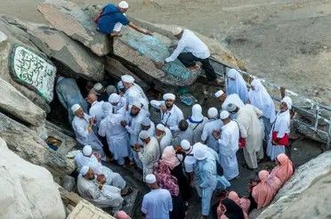 الخليج اليوم .. "مهبط الوحي".. قصة غار العزلة "حراء" مقصد الملايين من الزوار سنوياً