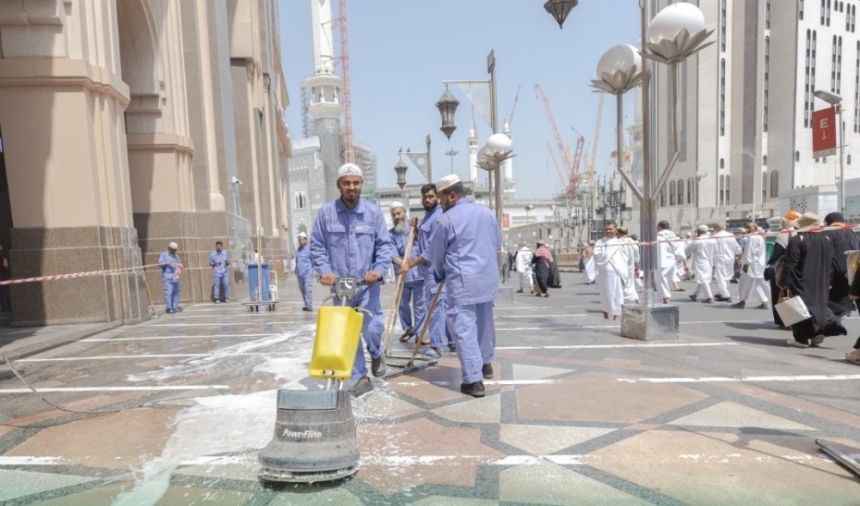 أمانة العاصمة المقدسة تنفذ مبادرة تحسين واجهات المحال التجارية