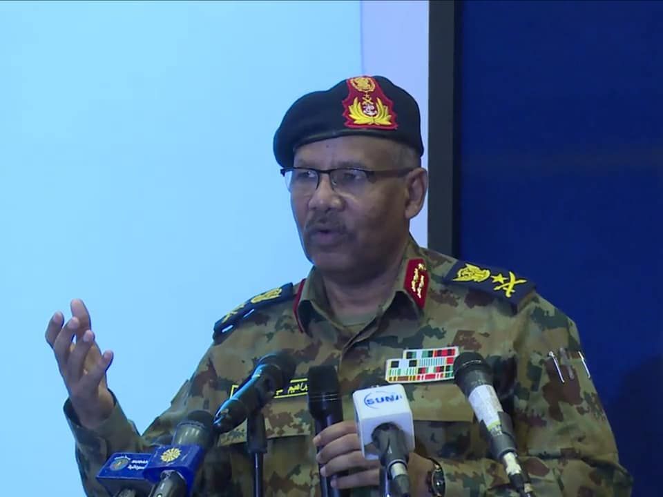 عضو مجلس السيادة مساعد القائد العام الفريق مهندس بحري إبراهيم جابر : القوات المسلحة لن تكون طرفا في إي إتفاق سياسي