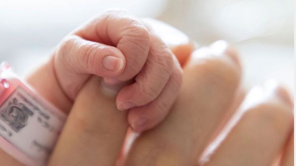 "صحة أبوظبي" تعزز خدمات طب النساء والولادة في الإمارة