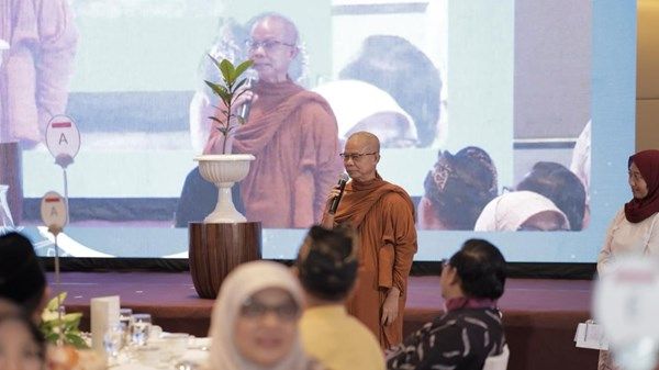 «حكماء المسلمين» ينظم إفطاراً جماعياً لقادة الأديان ورموزها في إندونيسيا وماليزيا